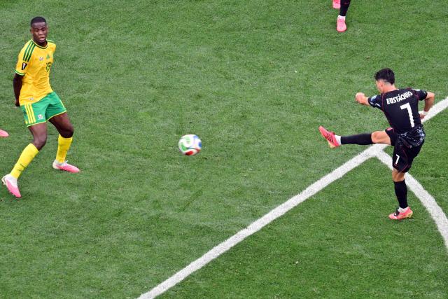 Canada's midfielder #07 Stephen Eustaquio scores his team's first goal during the 2026 World Cup round of 32 football match between South Africa and Canada at the Los Angeles Stadium in Inglewood on June 28, 2026.  (Photo by Frederic J. Brown / AFP)