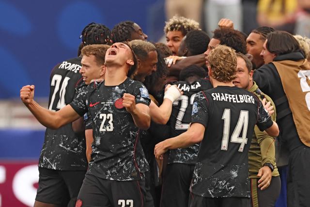 Canada's midfielder #07 Stephen Eustaquio celebrates scoring his team's first goal with teammates during the 2026 World Cup round of 32 football match between South Africa and Canada at the Los Angeles Stadium in Inglewood on June 28, 2026.  (Photo by ETIENNE LAURENT / AFP)