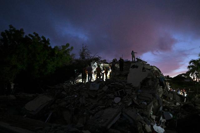 Volunteers search for bodies at the site of a collapsed building in Caraballeda, La Guaira State, Venezuela on June 28, 2026, following twin earthquakes. Thousands of rescuers, relatives and volunteers dig day and night through mounds of concrete to find survivors of the earthquakes that struck Venezuela more than three days ago, leaving nearly 1,500 dead and tens of thousands missing. (Photo by Juan BARRETO / AFP)