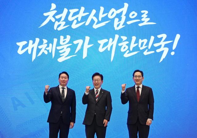 South Korean President Lee Jae Myung (C), Samsung Electronics Chairman Lee Jae-yong (R) and SK Group Chairman Chey Tae-won (L) pose as they attend a briefing announcement of public-private collaboration projects at the presidential Blue House in Seoul on June 29, 2026. South Korea will invest nearly $1.2 trillion -- equivalent to more than two-thirds of its GDP -- in a new chip-building hub and AI data centres over several years, as it seeks to profit from soaring demand while developing previously neglected regions. (Photo by KIM Min-Hee / POOL / AFP)