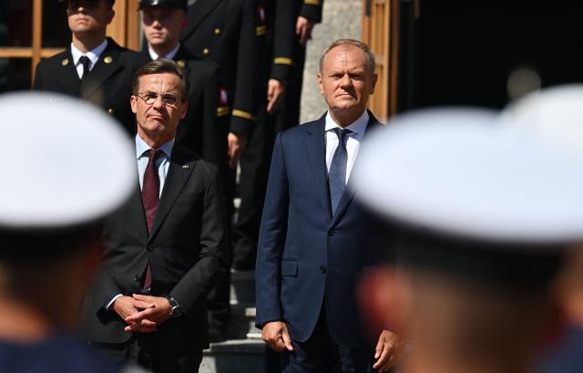 Polish Prime Minister Donald Tusk (R) and Sweden's Prime Minister Ulf Kristersson review a military honor guard during an official welcome ceremony on June 29, 2026 in Gdynia, Poland. Sweden's Prime Minister Ulf Kristersson and several of his ministers travelled to Gdynia, Poland for intergovernmental consultations. The focus will be on strengthened bilateral cooperation between Sweden and Poland, specifically with regard to regional security and defence. (Photo by Marcin Gadomski / AFP)