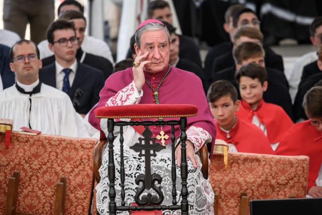 Argentinian traditionalist Catholic Bishop of the Society of Saint Pius X (SSPX) Alfonso de Galarreta gestures during an ordination ceremony of the traditionalist Catholic Society of Saint Pius X (SSPX), in Econe, near Sion, western Switzerland, on June 29, 2026. Defying Vatican, Society of Saint Pius X will ordain its own bishops on July 1, 2026, despite the risk of being considered schismatic. (Photo by Fabrice COFFRINI / AFP)