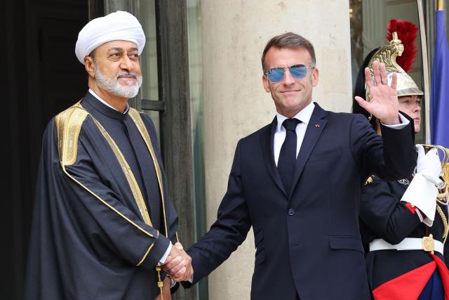 France's President Emmanuel Macron (R) welcomes Oman's Sultan Haitham bin Tarik ahead of a meeting at The Elysee Presidential Palace in Paris on June 29, 2026. (Photo by MEHDI FEDOUACH / AFP)