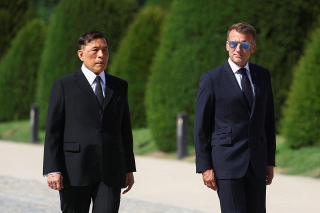 France's President Emmanuel Macron (R) welcomes Thailand's King Maha Vajiralongkorn during a ceremony in the courtyard of the Hotel des Invalides in Paris on June 29, 2026, as part of an official state visit of the Thai King to France. The King of Thailand is visiting France from June 28 to July 2, the first by a Thai monarch to France since 1960, marking the 170th anniversary of the establishment of diplomatic relations between the two countries. (Photo by Abdul Saboor / POOL / AFP)