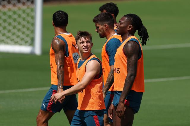 Portugal's forward #26 Francisco Conceicao (L) and Portugal's forward #17 Rafael Leao (R) take part in a  training session at Gardens North County District Park in Palm Beach Gardens on June 29, 2026, during the 2026 World Cup football tournament. (Photo by PATRICIA DE MELO MOREIRA / AFP)