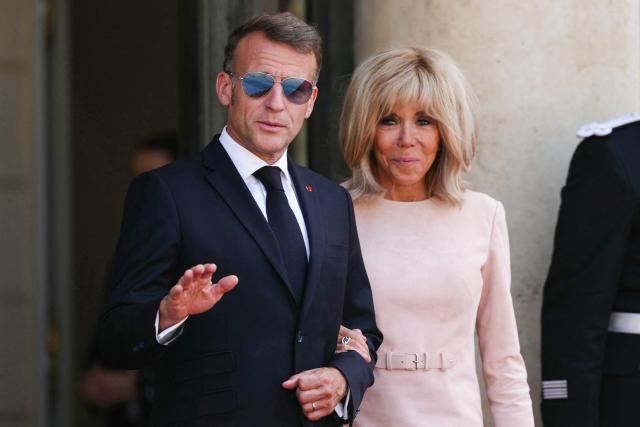 France's President Emmanuel Macron (L) and his wife Brigitte Macron wait to welcome Thailand's King ahead of a meeting at The Elysee Presidential Palace in Paris on June 29, 2026. (Photo by Dimitar DILKOFF / AFP)