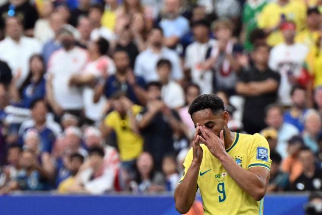 Brazil's forward #09 Matheus Cunha reacts after missing a goal opportunity during the 2026 World Cup round of 32 football match between Brazil and Japan at the Houston Stadium in Houston on June 29, 2026.  (Photo by RONALDO SCHEMIDT / AFP)