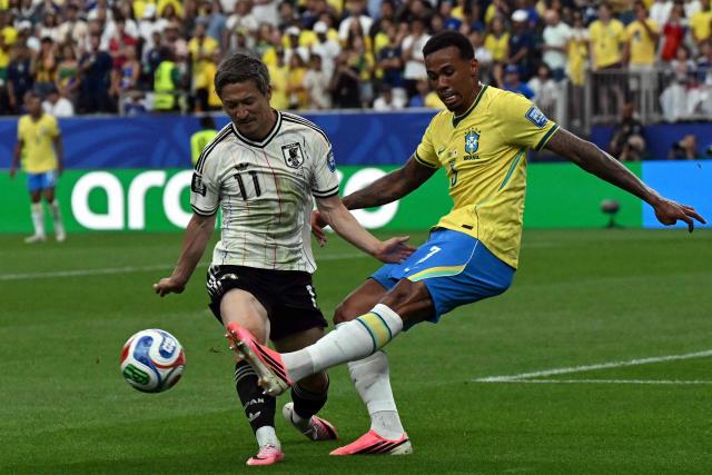 Japan's forward #11 Daizen Maeda (L) fights for the ball with Brazil's defender #03 Gabriel Magalhaes (R) at the Houston Stadium in Houston on June 29, 2026.  (Photo by RONALDO SCHEMIDT / AFP)