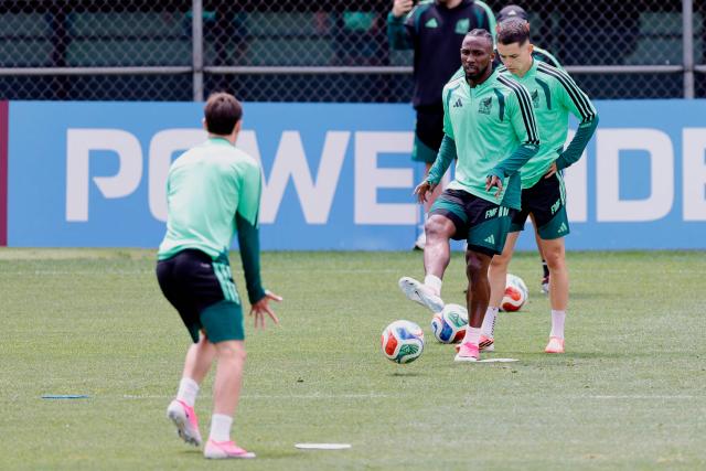 Mexico's forward #16 Julian Quinones takes part in a training session on the eve of Mexico's 2026 World Cup football tournament round of 32 match against Ecuador in Mexico City on June 29, 2026. (Photo by Rodrigo Oropeza / AFP)