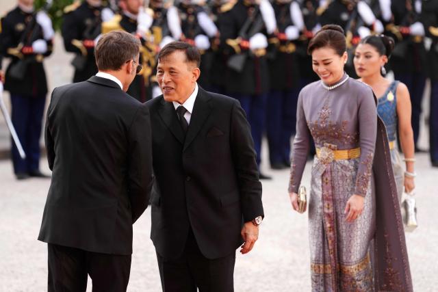 France's President Emmanuel Macron (L) greets Thailand's King Maha Vajiralongkorn (C), Thailand's Queen Suthida (2R) and Thai Princess Sirivannavari (R) as they arrive at The Elysee Presidential Palace for a working dinner as part of the Thai King's State visit to France, in Paris on June 29, 2026. (Photo by Dimitar DILKOFF / AFP)