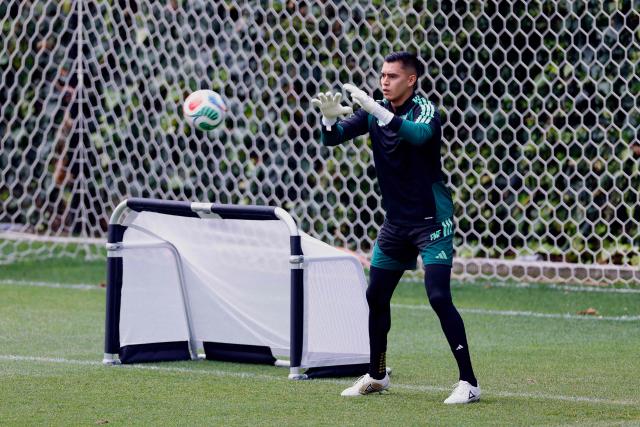 Mexico's goalkeeper #01 Raul Rangel takes part in a training session on the eve of Mexico's 2026 World Cup football tournament round of 32 match against Ecuador in Mexico City on June 29, 2026. (Photo by Rodrigo Oropeza / AFP)