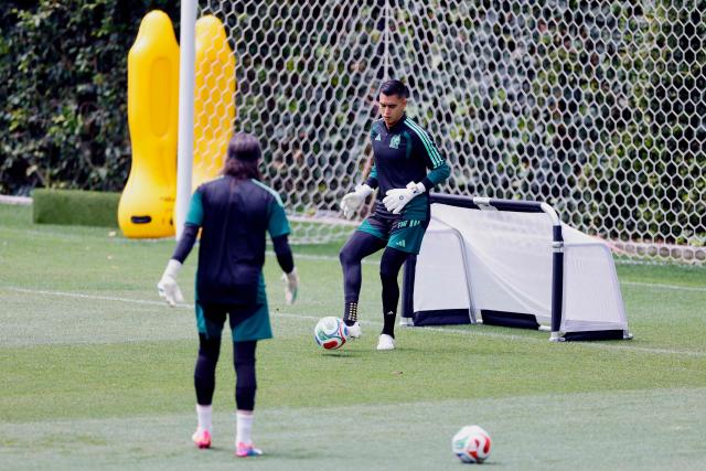 Mexico's goalkeeper #01 Raul Rangel takes part in a training session on the eve of Mexico's 2026 World Cup football tournament round of 32 match against Ecuador in Mexico City on June 29, 2026. (Photo by Rodrigo Oropeza / AFP)
