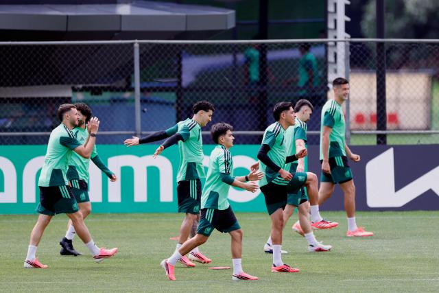 Mexico's players take part in a training session on the eve of Mexico's 2026 World Cup football tournament round of 32 match against Ecuador in Mexico City on June 29, 2026. (Photo by Rodrigo Oropeza / AFP)
