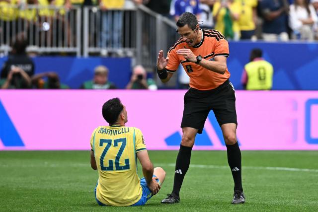 Italian referee Maurizio Mariani (R) speaks to Brazil's forward #22 Gabriel Martinelli  during the 2026 World Cup round of 32 football match between Brazil and Japan at the Houston Stadium in Houston on June 29, 2026.  (Photo by Paul ELLIS / AFP)