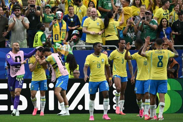 Brazil's forward #22 Gabriel Martinelli (2ndL) is congratulated by teammates after scoring a goal his team's second goal during the 2026 World Cup round of 32 football match between Brazil and Japan at the Houston Stadium in Houston on June 29, 2026.  (Photo by RONALDO SCHEMIDT / AFP)