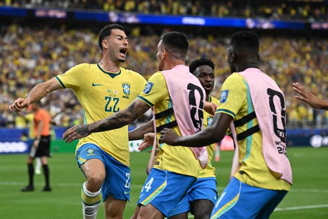 Brazil's forward #22 Gabriel Martinelli (L)  celebrates with teammates after scoring his team's second goal during the 2026 World Cup round of 32 football match between Brazil and Japan at the Houston Stadium in Houston on June 29, 2026.  (Photo by Paul ELLIS / AFP)