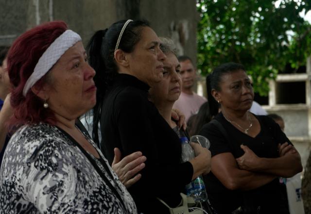 Relatives of victims of the June 24 twin earthquakes pay last respects during their burial at the Cementerio General del Sur (Southern General Cemetery) in Caracas on June 29, 2026. Hopes were fading on June 29, 2026 of finding survivors more than four days after powerful twin earthquakes struck Venezuela, as residents grow increasingly frustrated with the government's response to the disaster that has killed -up to now- more than 1,700 people and left tens of thousands unaccounted for. (Photo by Rosali Hernandez / AFP)