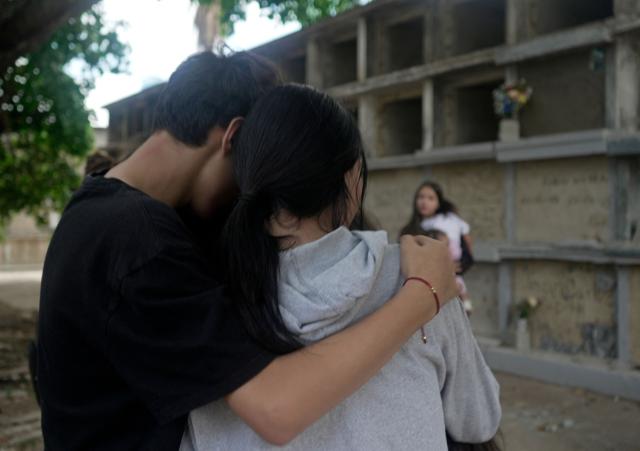 Relatives of victims of the June 24 twin earthquakes pay last respects during their burial at the Cementerio General del Sur (Southern General Cemetery) in Caracas on June 29, 2026. Hopes were fading on June 29, 2026 of finding survivors more than four days after powerful twin earthquakes struck Venezuela, as residents grow increasingly frustrated with the government's response to the disaster that has killed -up to now- more than 1,700 people and left tens of thousands unaccounted for. (Photo by Rosali Hernandez / AFP)