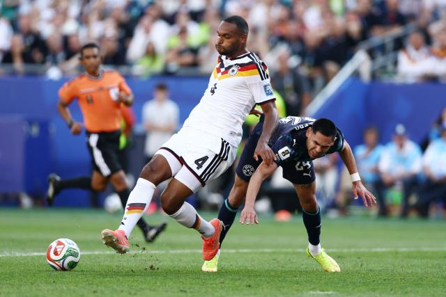 Germany's defender #04 Jonathan Tah and Paraguay's forward #24 Gustavo Caballero fight for the ball during the 2026 World Cup round of 32 football match between Germany and Paraguay at the Boston Stadium in Foxborough on June 29, 2026.  (Photo by CHARLY TRIBALLEAU / AFP)
