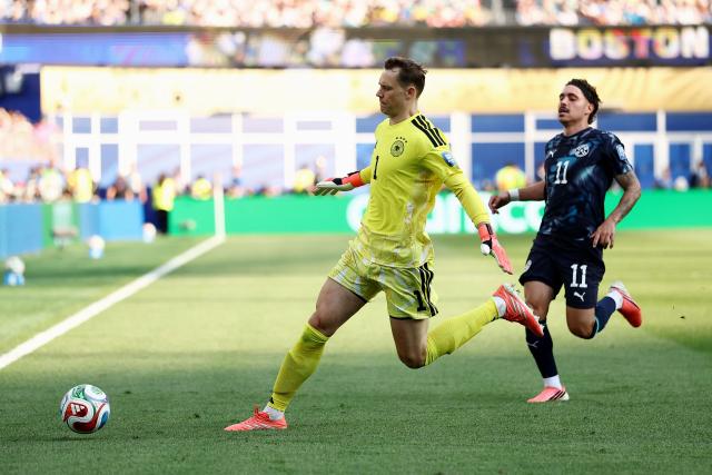 Germany's goalkeeper #01 Manuel Neuer and Paraguay's midfielder #11 Mauricio fight for the ball during the 2026 World Cup round of 32 football match between Germany and Paraguay at the Boston Stadium in Foxborough on June 29, 2026.  (Photo by CHARLY TRIBALLEAU / AFP)