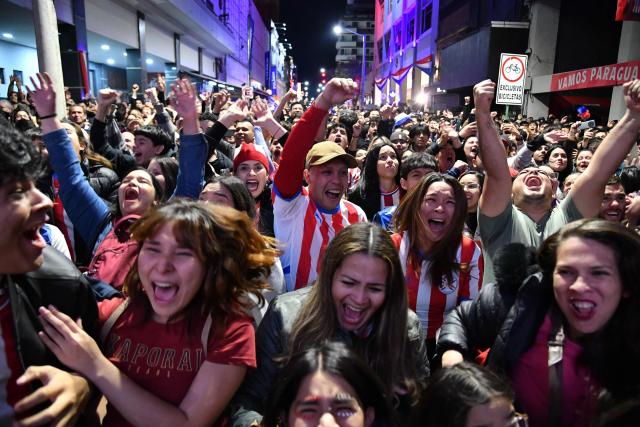Paraguayan fans react as they watch a live broadcast of the 2026 FIFA World Cup football match between Germany and Paraguay in Asuncion on June 29, 2026. (Photo by DANIEL DUARTE / AFP)