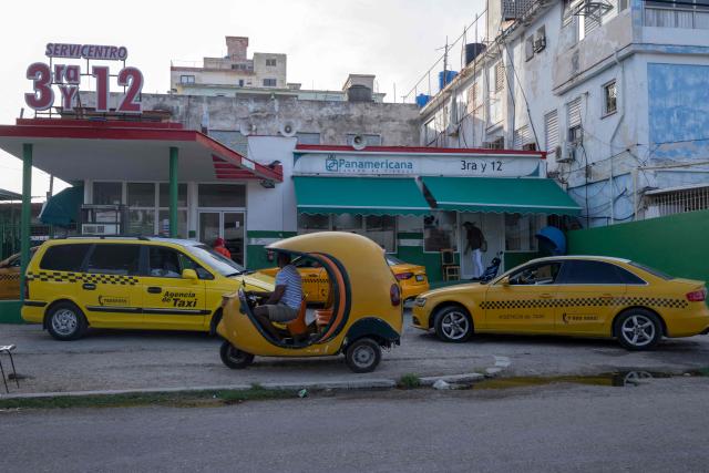 Taxis queue to refuel at a petrol station in Havana on June 23, 2026. Food, transport and even fuel imports: the private sector, once marginal, is now establishing itself in a Cuba in crisis and is set to grow further following the recent liberalisation measures approved by the government. (Photo by PABLO PORCIUNCULA / AFP)