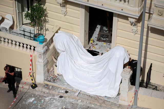 Members of a bomb disposal team operate the day after an allaged attack involving an explosive device in the lobby of a residential building, in Monaco on June 30, 2026. Law enforcement officers were deployed on the morning of June 30, 2026, in Monaco and the surrounding area in an attempt to track down the suspect in the parcel bomb explosion that rocked the principality on the evening of June 29, 2026 seriously injuring a Ukrainian oligarch and two of his relatives. (Photo by Valery HACHE / AFP)