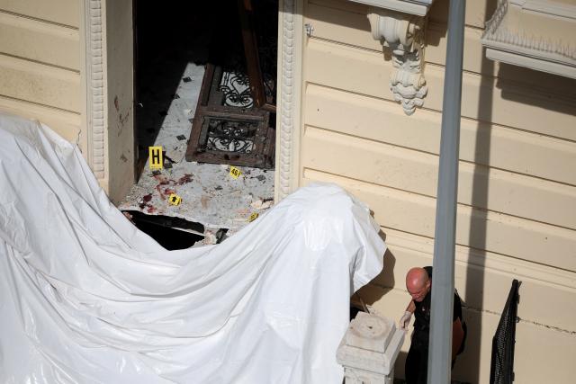 A member of a bomb disposal team operates the day after an allaged attack involving an explosive device in the lobby of a residential building, in Monaco on June 30, 2026. Law enforcement officers were deployed on the morning of June 30, 2026, in Monaco and the surrounding area in an attempt to track down the suspect in the parcel bomb explosion that rocked the principality on the evening of June 29, 2026 seriously injuring a Ukrainian oligarch and two of his relatives. (Photo by Valery HACHE / AFP)