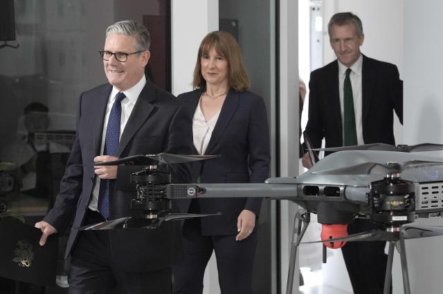 Britain's Prime Minister Keir Starmer (L), Britain's Chancellor of the Exchequer Rachel Reeves and Britain's Defence Secretary Dan Jarvis walk past display of UAV drones, as he delivers a speech in Berkshire west of London, on June 30, 2026, following the publication of long-delayed Defence Investment Plan (DIP). Outgoing Prime Minister Keir Starmer announced on June 30, his long-delayed plan for funding Britain's future defence needs, with increased money for drones and autonomous systems. (Photo by Stefan Rousseau / POOL / AFP)