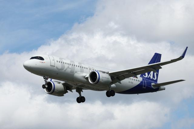 (FILES) A SAS Connect Airbus A320-251N comes in to land at Heathrow Airport in west London on April 29, 2024. Scandinavian airline SAS said on June 30, 2026 that it would buy up to 40 new Airbus jets in its biggest aircraft order ever, totalling over $10 billion, signalling a turnaround after years of financial woes. (Photo by Adrian DENNIS / AFP)