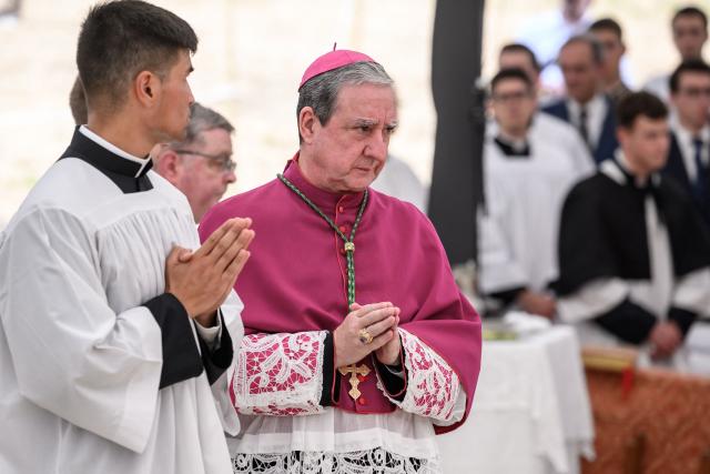 Traditionalist Catholic Bishop of the Society of Saint Pius X (SSPX) Alfonso de Galarreta (C) attends an ordination ceremony of the traditionalist Catholic Society of Saint Pius X (SSPX), in Econe, western Switzerland, on June 29, 2026. Defying Vatican, Society of Saint Pius X will ordain its own bishops on July 1, 2026, despite the risk of being considered schismatic. The ceremony will be presided over by one of the bishops consecrated in 1988, Alfonso de Galarreta, on the meadow of Econe, the very place where Marcel Lefebvre consecrated four bishops 38 years ago. (Photo by Fabrice COFFRINI / AFP)