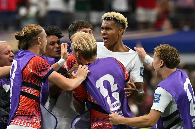 Norway's midfielder #20 Antonio Nusa (C) celebrates with teammates after scoring the opening goal during the 2026 World Cup round of 32 football match between Ivory Coast and Norway at the Dallas Stadium in Arlington on June 30, 2026.  (Photo by Paul ELLIS / AFP)
