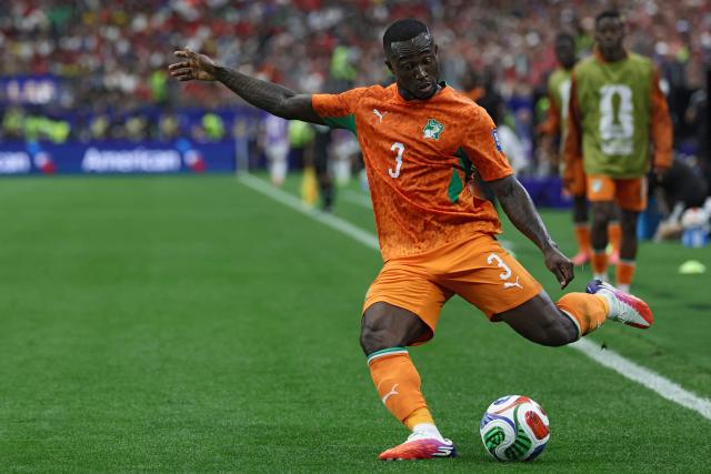 Ivory Coast's defender #03 Ghislain Konan passes the ball during the 2026 World Cup round of 32 football match between Ivory Coast and Norway at the Dallas Stadium in Arlington on June 30, 2026.  (Photo by Aric Becker / AFP)