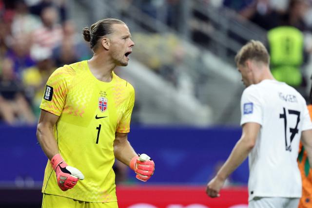 Norway's goalkeeper #01 Orjan Nyland reacts during the 2026 World Cup round of 32 football match between Ivory Coast and Norway at the Dallas Stadium in Arlington on June 30, 2026.  (Photo by Aric Becker / AFP)