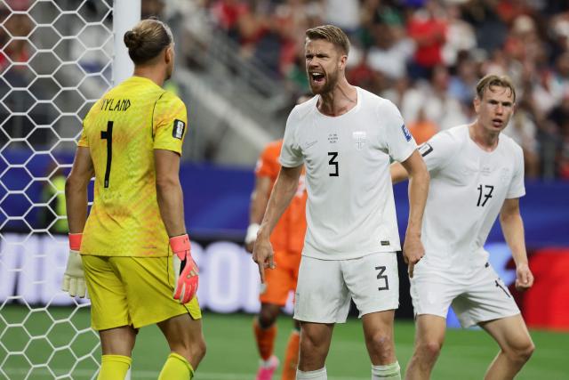 Norway's defender #03 Kristoffer Ajer (C) congratulates Norway's goalkeeper #01 Orjan Nyland (L) for a save during the 2026 World Cup round of 32 football match between Ivory Coast and Norway at the Dallas Stadium in Arlington on June 30, 2026.  (Photo by Aric Becker / AFP)