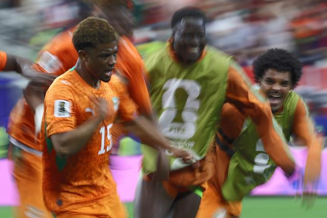 Ivory Coast's forward #15 Amad Diallo (C) celebrates with teammates after scoring his team's first goal during the 2026 World Cup round of 32 football match between Ivory Coast and Norway at the Dallas Stadium in Arlington on June 30, 2026.  (Photo by Aric Becker / AFP)
