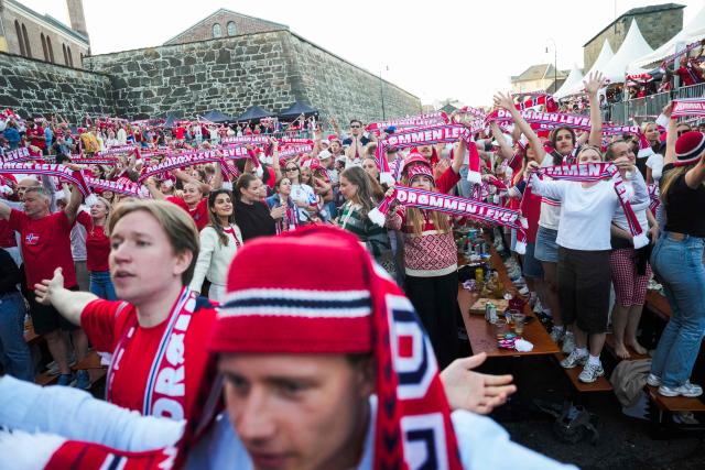 Norway fans cheer after the victory in 2026 World Cup round of 32 football match between Ivory Coast and Norway after watching the match at Kongens gate in Oslo on June 30, 2026. (Photo by Javad Parsa / NTB / AFP) / Norway OUT