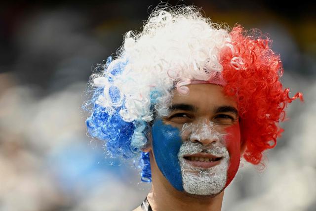 A French fan with his face painted poses for a photo ahead of the 2026 World Cup round of 32 football match between France and Sweden at the New York/New Jersey Stadium in East Rutherford on June 30, 2026.  (Photo by Jewel SAMAD / AFP)