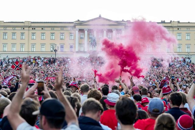Norway fans cheer after the victory in 2026 World Cup round of 32 football match between Ivory Coast and Norway after watching the match at Kongens gate in Oslo on June 30, 2026. (Photo by Javad Parsa / NTB / AFP) / Norway OUT