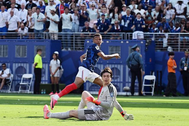 France's forward #10 Kylian Mbappe reacts after a goal disallowed for offside past Sweden's goalkeeper #01 Jacob Widell Zetterstrom during the 2026 World Cup round of 32 football match between France and Sweden at the New York/New Jersey Stadium in East Rutherford on June 30, 2026.  (Photo by Jewel SAMAD / AFP)