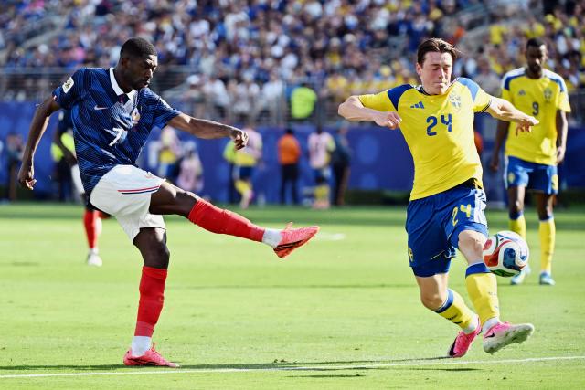 France's forward #07 Ousmane Dembele kicks the ball past Sweden's midfielder #24 Elliot Stroud during the 2026 World Cup round of 32 football match between France and Sweden at the New York/New Jersey Stadium in East Rutherford on June 30, 2026.  (Photo by Jewel SAMAD / AFP)