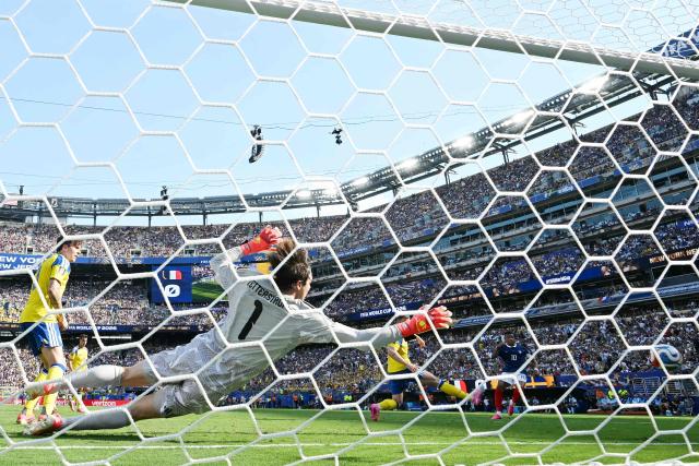 Sweden's goalkeeper #01 Jacob Widell Zetterstrom looks at the ball hitting the post after a shot by France's forward #10 Kylian Mbappe during the 2026 World Cup round of 32 football match between France and Sweden at the New York/New Jersey Stadium in East Rutherford on June 30, 2026.  (Photo by Jewel SAMAD / AFP)
