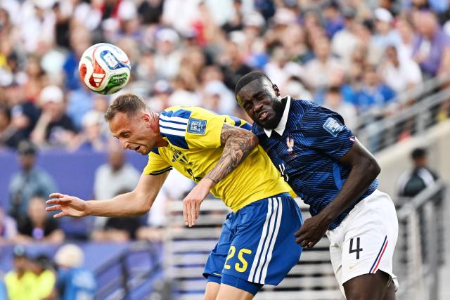 Sweden's forward #25 Gustaf Nilsson and France's defender #04 Dayot Upamecano fight for the ball during the 2026 World Cup round of 32 football match between France and Sweden at the New York/New Jersey Stadium in East Rutherford on June 30, 2026.  (Photo by Jewel SAMAD / AFP)