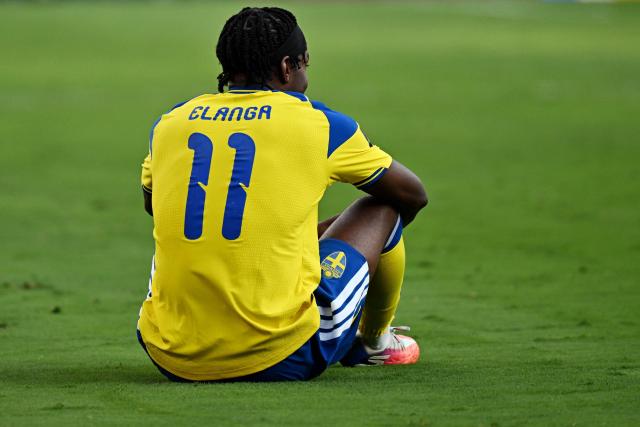 Sweden's forward #11 Anthony Elanga reacts after losing the 2026 World Cup round of 32 football match between France and Sweden at the New York/New Jersey Stadium in East Rutherford on June 30, 2026.  (Photo by Jewel SAMAD / AFP)