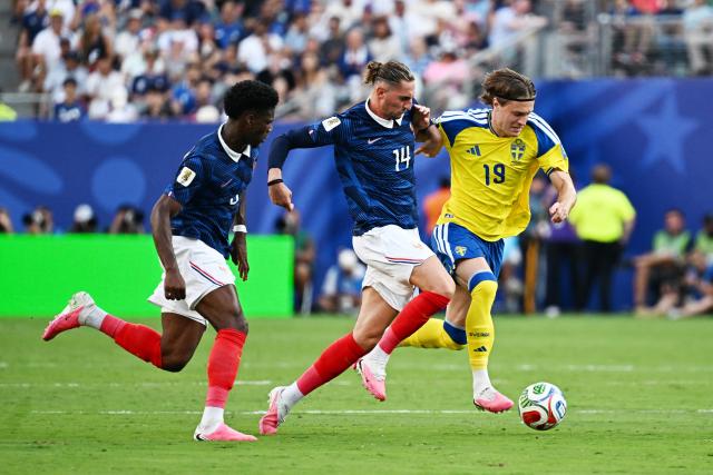 France's midfielder #14 Adrien Rabiot and Sweden's midfielder #19 Mattias Svanberg fight for the ball during the 2026 World Cup round of 32 football match between France and Sweden at the New York/New Jersey Stadium in East Rutherford on June 30, 2026.  (Photo by Jewel SAMAD / AFP)