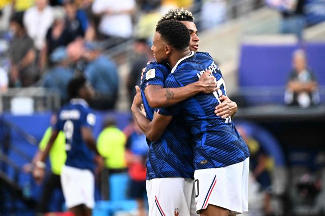 France'and s forward #20 Desire Doue (L) and forward #10 Kylian Mbappe hug after winning the 2026 World Cup round of 32 football match between France and Sweden at the New York/New Jersey Stadium in East Rutherford on June 30, 2026.  (Photo by Jewel SAMAD / AFP)