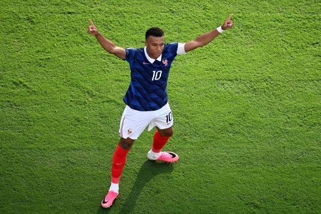 TOPSHOT - France's forward #10 Kylian Mbappe celebrates scoring his team's third goal during the 2026 World Cup round of 32 football match between France and Sweden at the New York/New Jersey Stadium in East Rutherford on June 30, 2026.  (Photo by MAURO PIMENTEL / AFP)