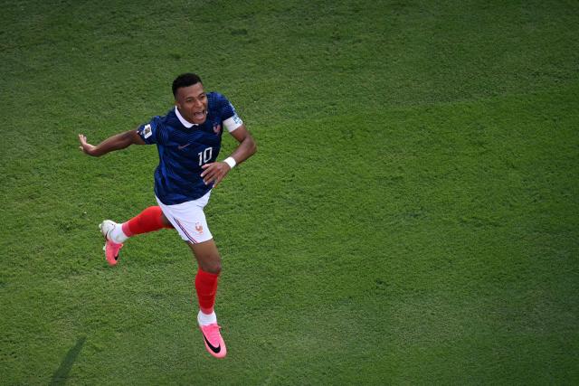 TOPSHOT - France's forward #10 Kylian Mbappe celebrates scoring his team's third goal the 2026 World Cup round of 32 football match between France and Sweden at the New York/New Jersey Stadium in East Rutherford on June 30, 2026.  (Photo by MAURO PIMENTEL / AFP)