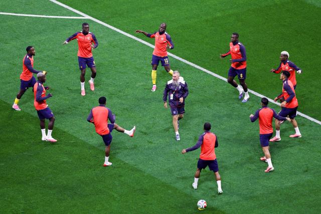 Ecuador's players take part in the warm-up ahead of the 2026 World Cup round of 32 football match between Mexico and Ecuador at the Mexico City Stadium in Mexico City on June 30, 2026.  (Photo by Rodrigo Oropeza / AFP)
