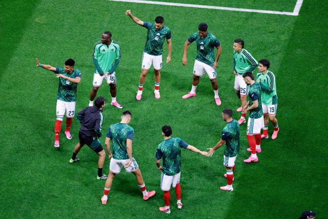 Mexico's players take part in the warm-up ahead of the 2026 World Cup round of 32 football match between Mexico and Ecuador at the Mexico City Stadium in Mexico City on June 30, 2026.  (Photo by Rodrigo Oropeza / AFP)